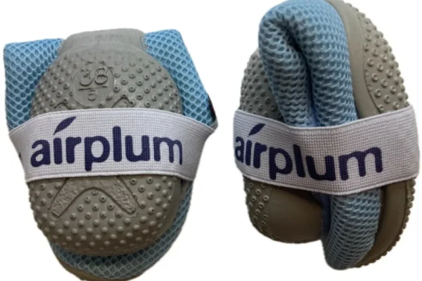 chaussons bleus pliés en 2 avec élastique de maintien