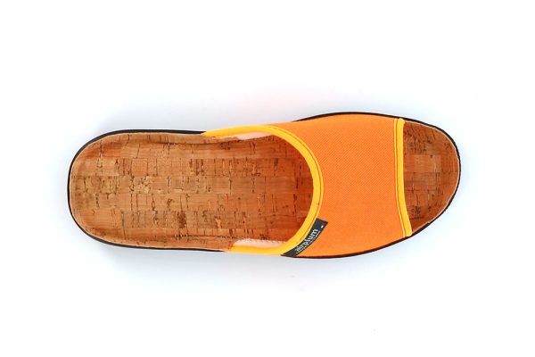 vue dessus claquette orange pour femme modèle west