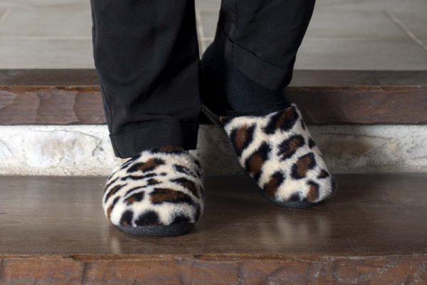 paire de mules portée femme léopard