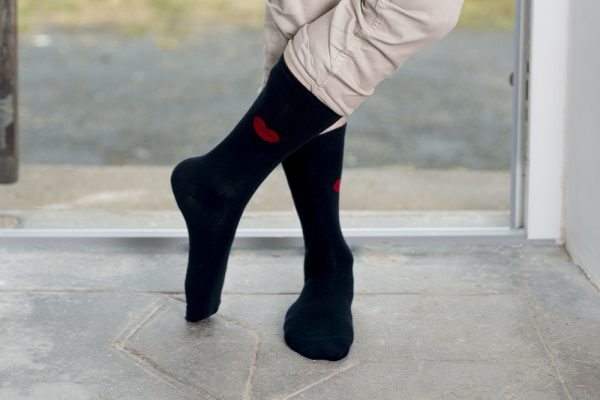 Chaussettes noir et rouge bisous