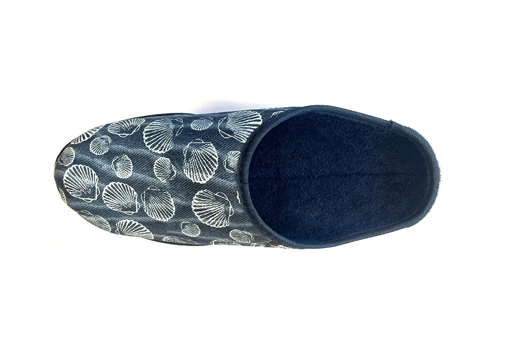 pantoufles bleues coquillages