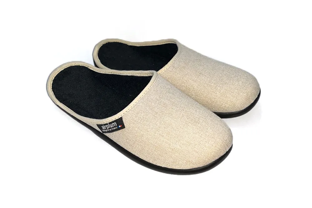 paire de chaussons beige france