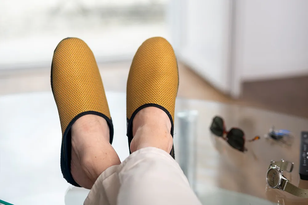 chaussons mules moutarde