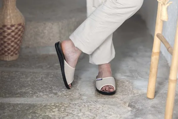 claquettes beigespour femme modèle wocktail