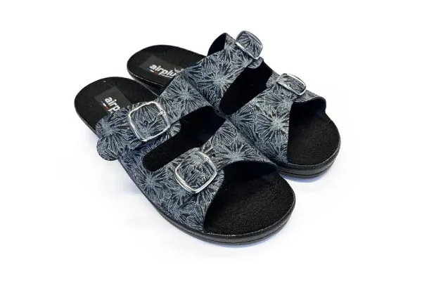 paire de sabots femme à rayures noires et blanches