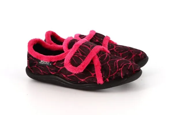 paire de pantoufle scratch noir et rose fuschia