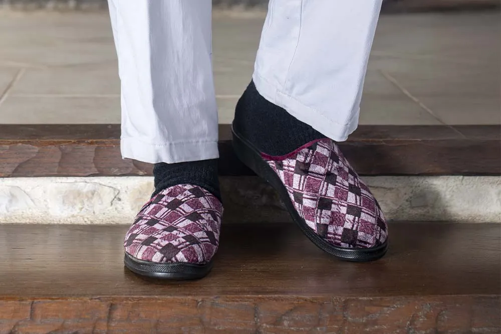 PAIRE DE CHAUSSONS BORDEAUX