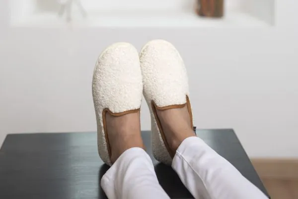 paire de chaussons blanc pour homme et femme