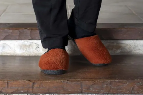chaussons orange fourrure